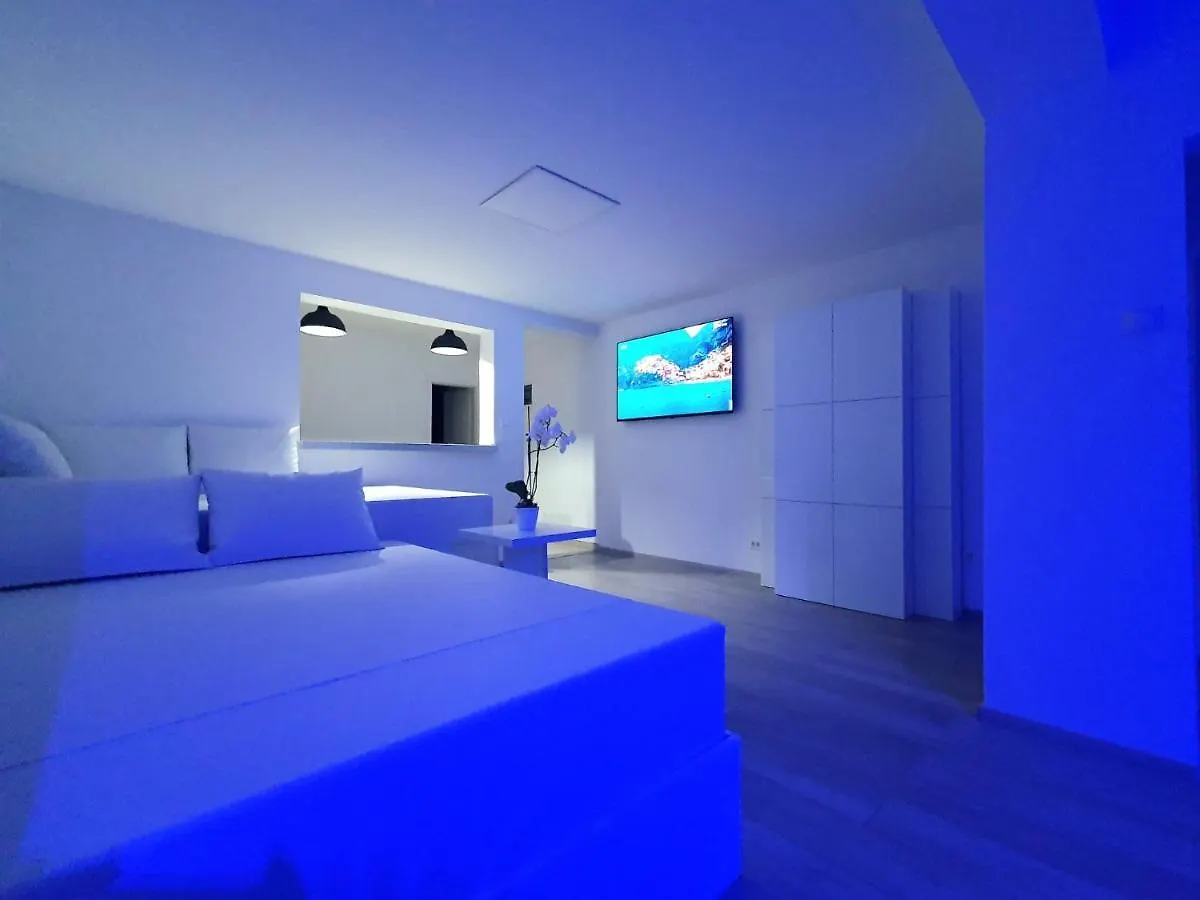 Penthouse Jacuzzi & Pool Apartmants Apartman