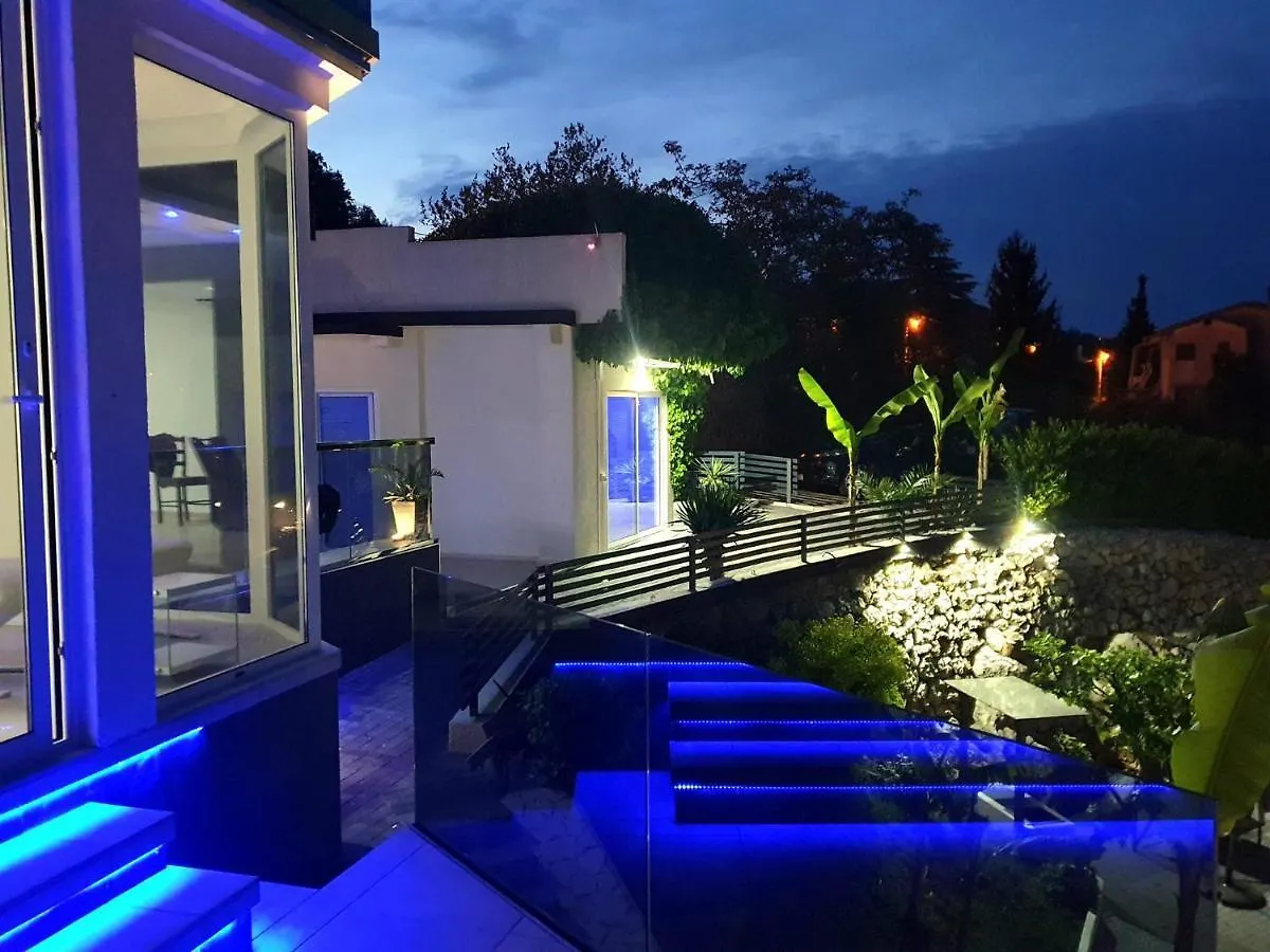 Penthouse Jacuzzi & Pool Apartmants