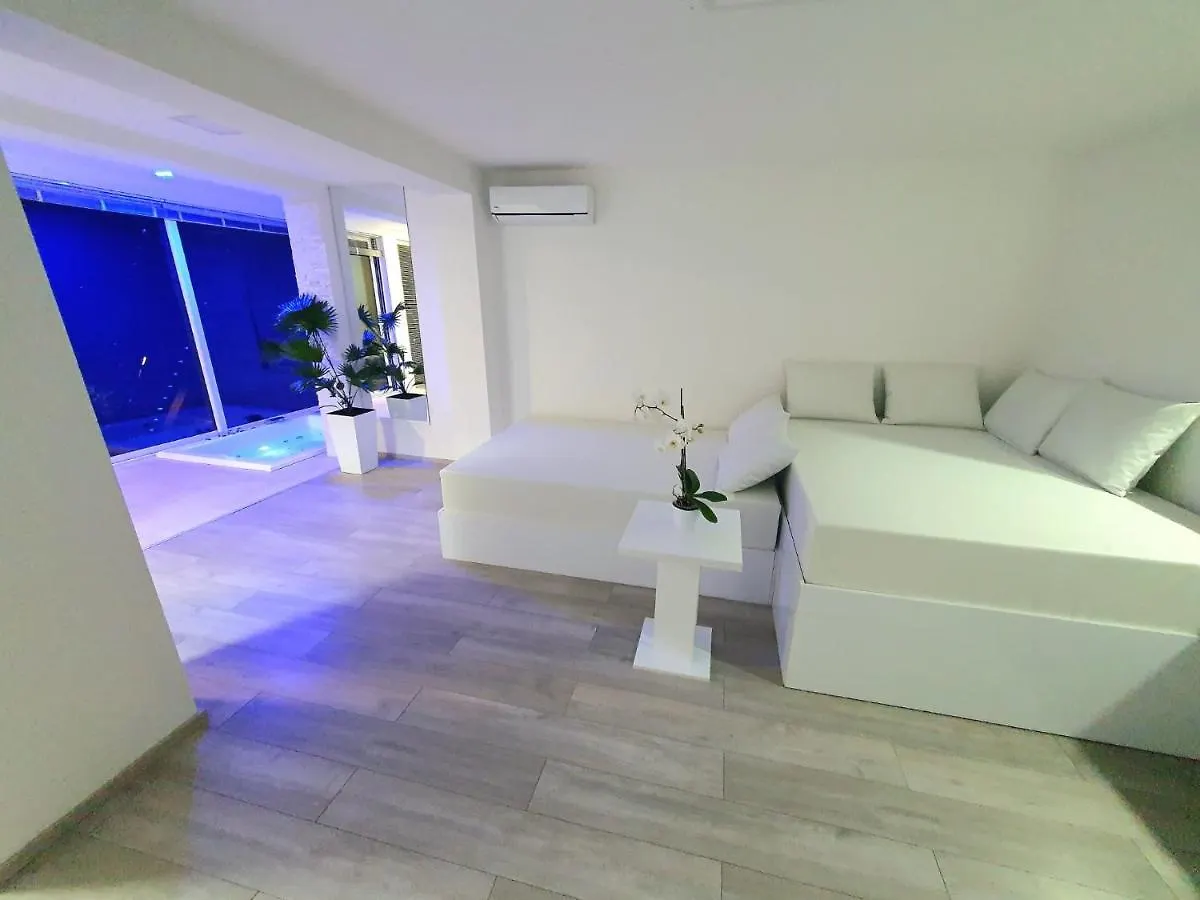 Penthouse Jacuzzi & Pool Apartmants 0*, Opatija