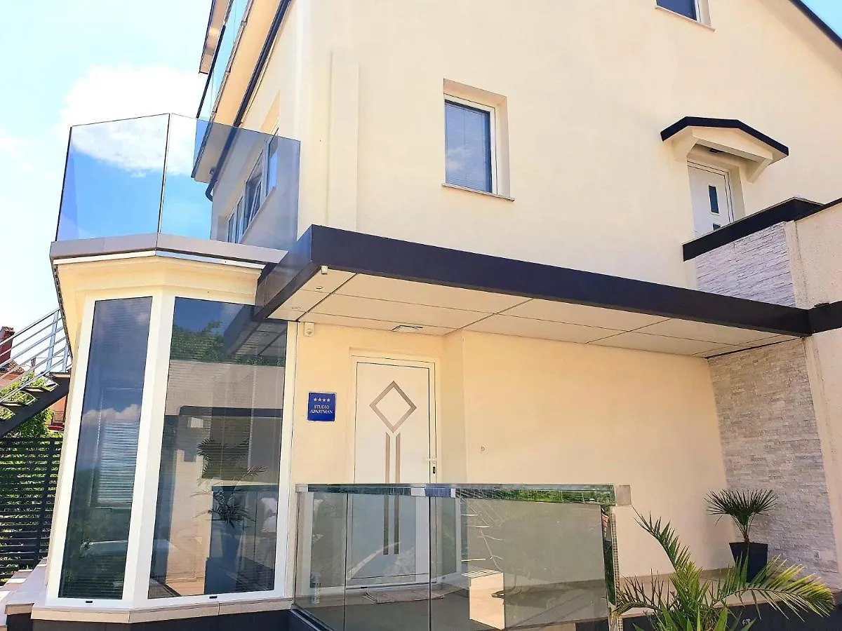 Apartman Penthouse Jacuzzi & Pool Apartmants
