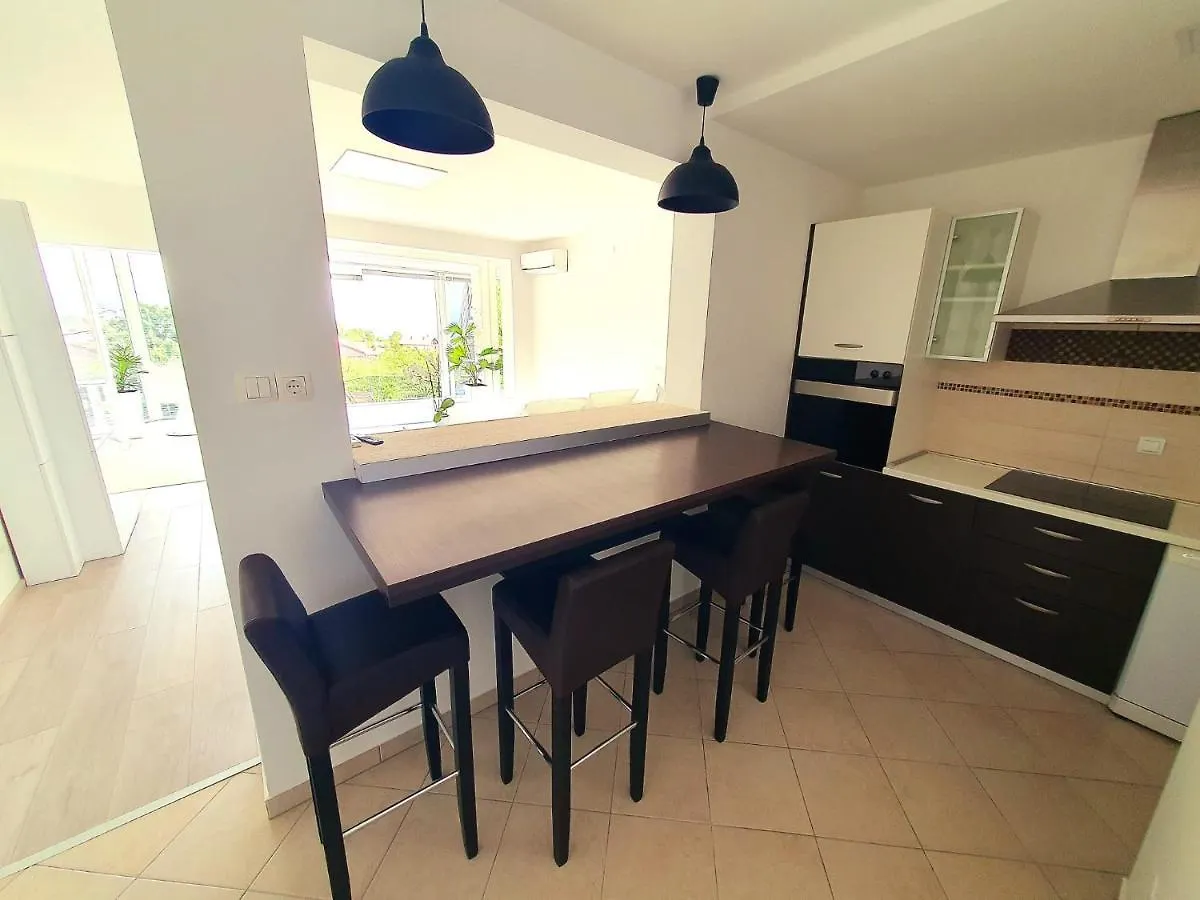 Penthouse Jacuzzi & Pool Apartmants Opatija 0*,
