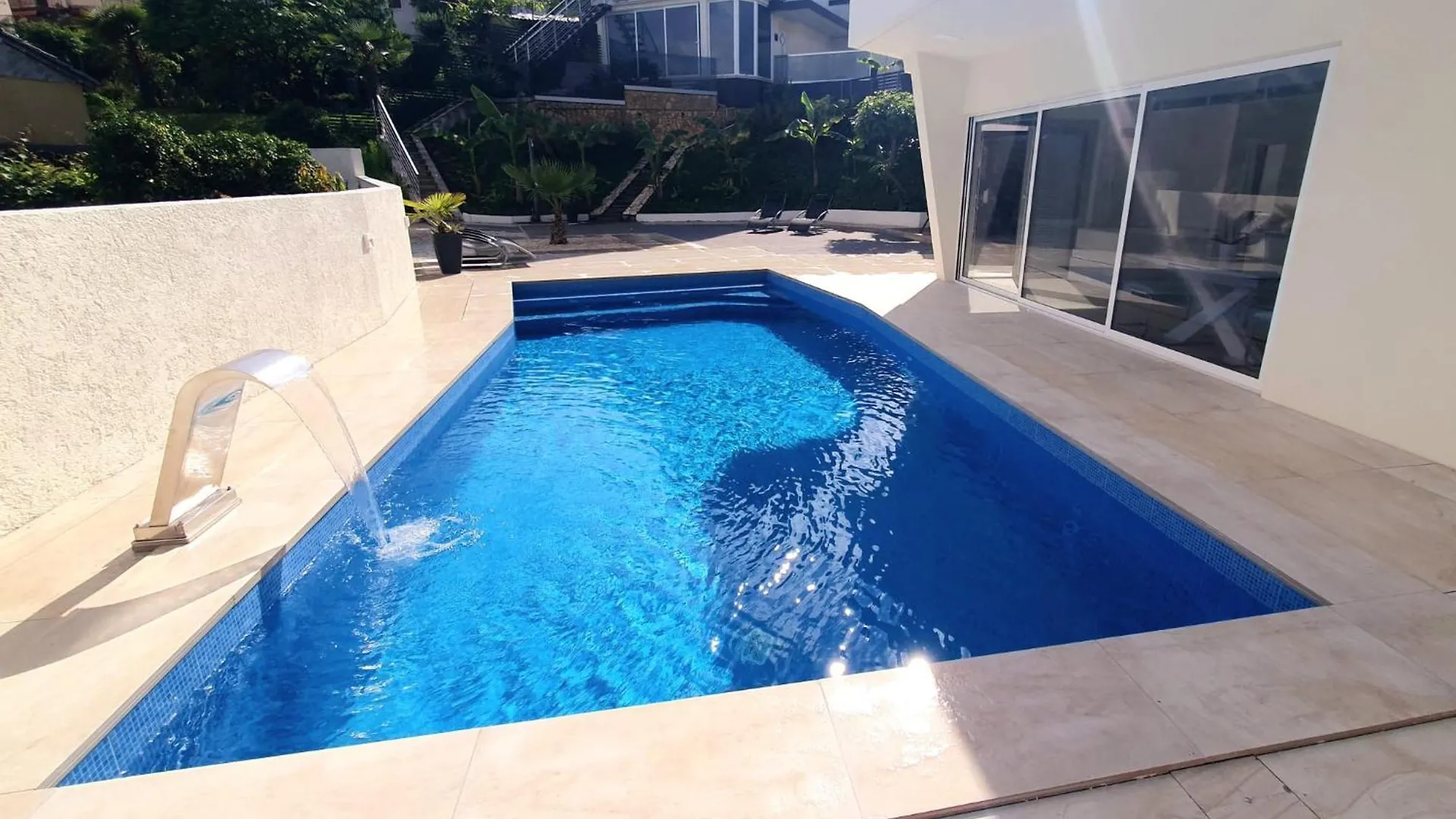 Penthouse Jacuzzi & Pool Apartmants